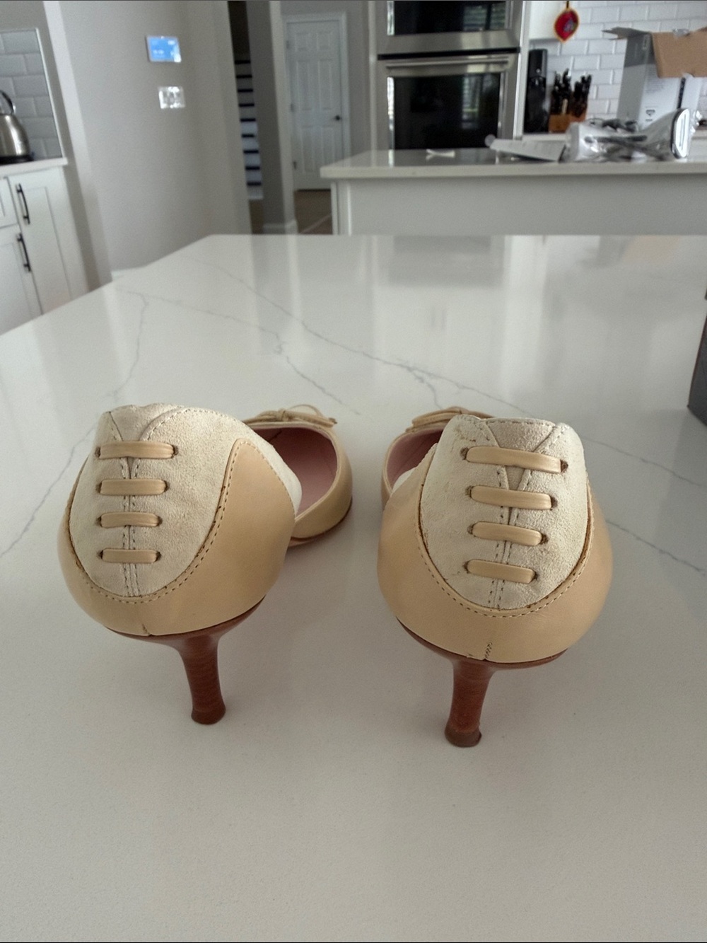 Ann Taylor Bella Wheat Suede/Leather Pointed-Toe, Kitten Heels in Size 6 1/2 M - Picture 10 of 10